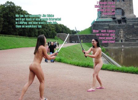 Голые фехтовальщицы