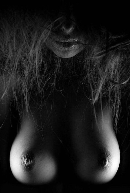 Красивая грудь чб