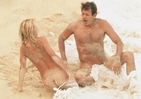 Голые знаменитости на пляже