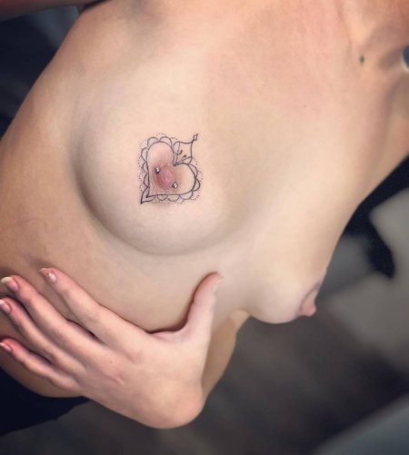 Татуированные женские соски