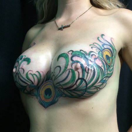 Необычная женская грудь