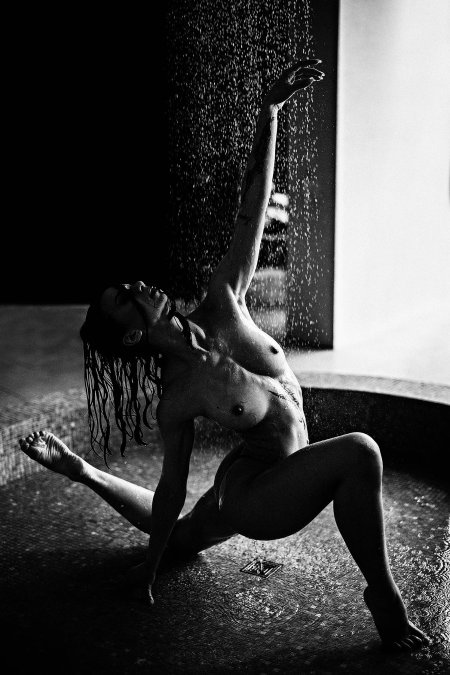 Эротическая съемка циклорама голая