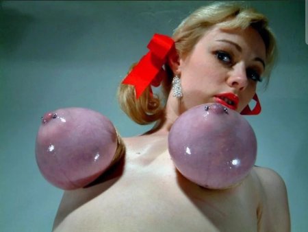 Большие сиськи в гандонах