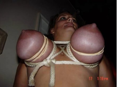 Перетянутая огромная грудь