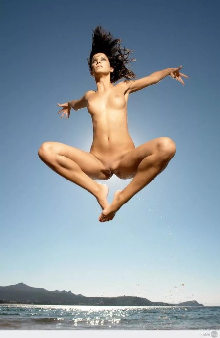 Веселые голые девчонки