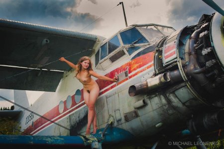 Голые женщины самолет ВВС