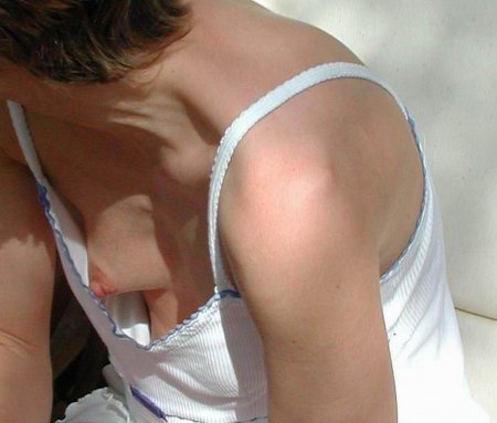 Маленькие груди под блузкой