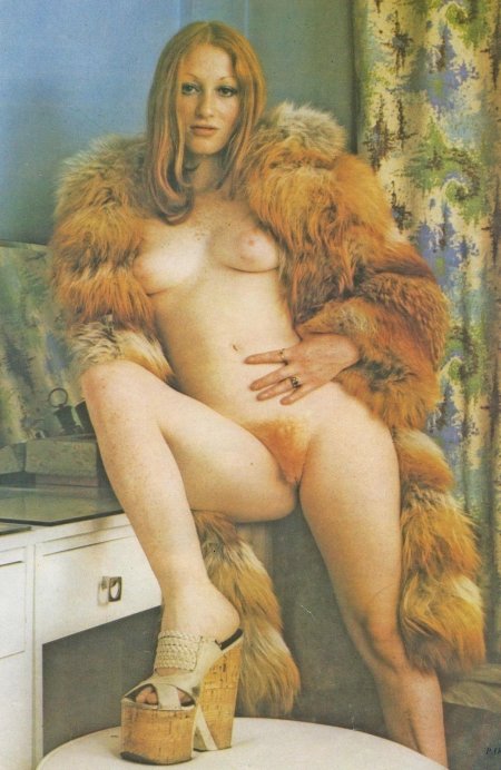 Голые женщины мех ретро
