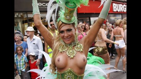 Венецианский голый карнавал