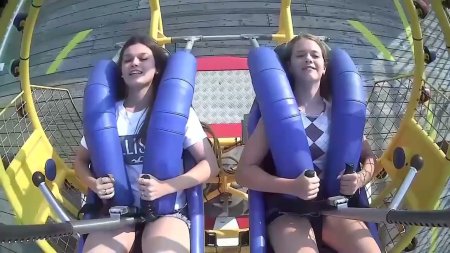 Девушки юбки аттракционы