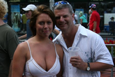 Случайно вывалилась большая грудь