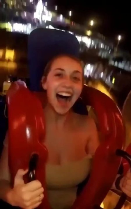 Женщина голая на американских Горках