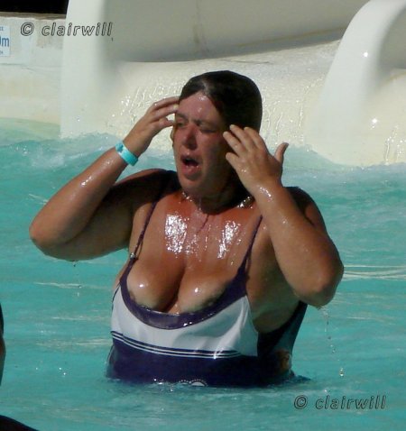 Большие сиськи в аквапарке