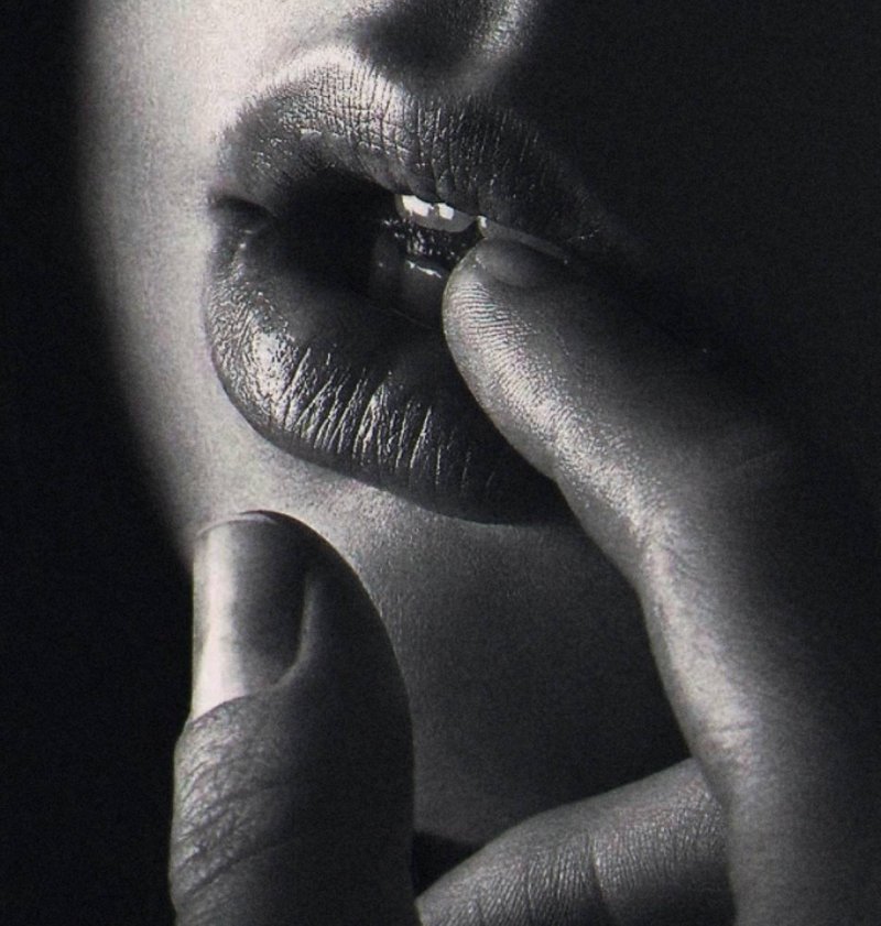 Прикосновение губ