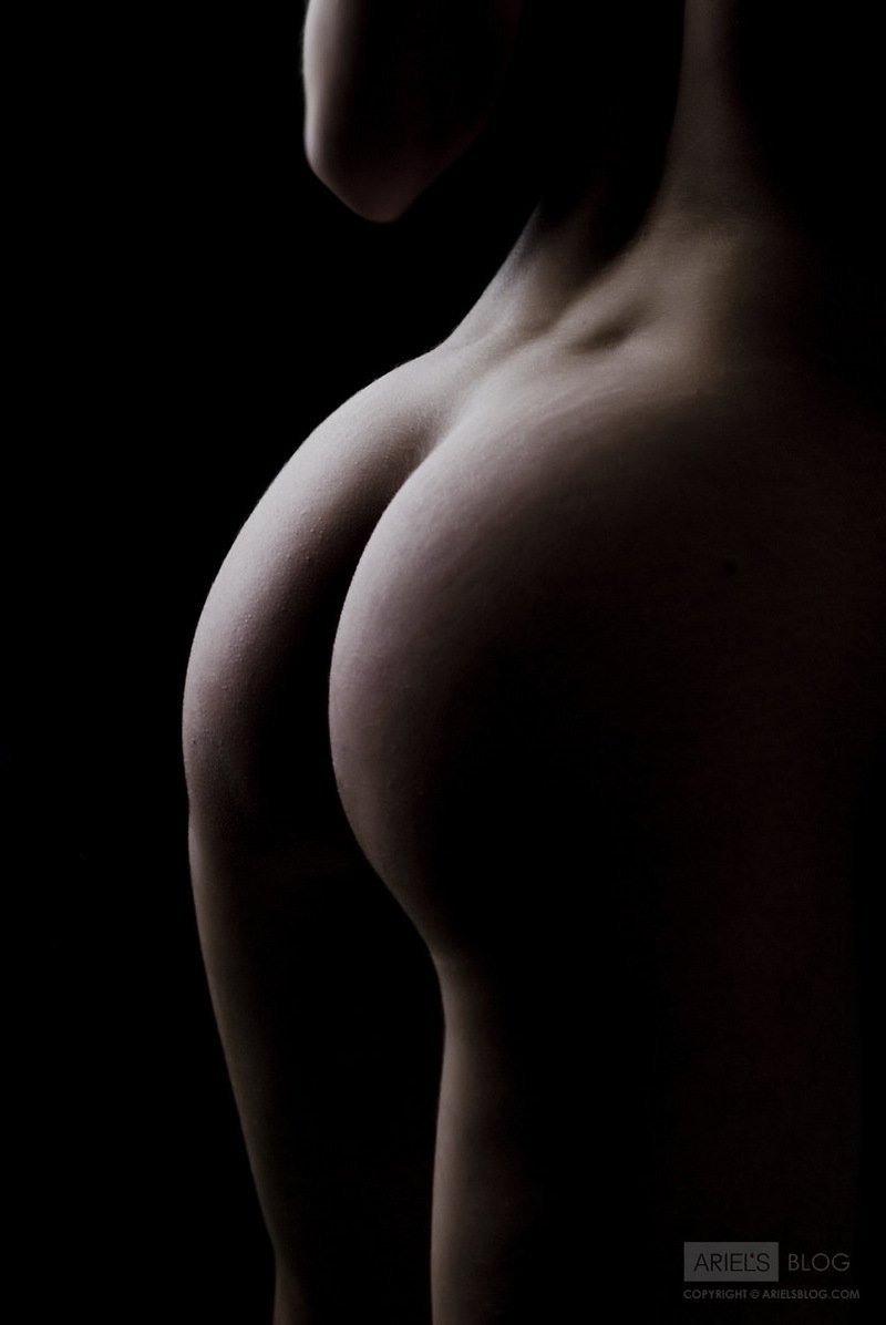 Попа в темноте