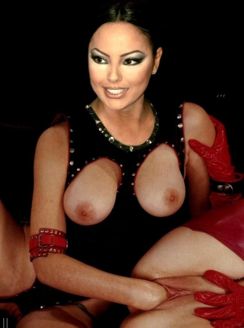 Эбру Гюндеш.голая.порно