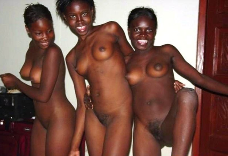 Голые женщины из Кении