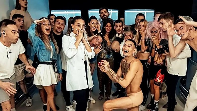 Алишер Моргенштерн и его девушка