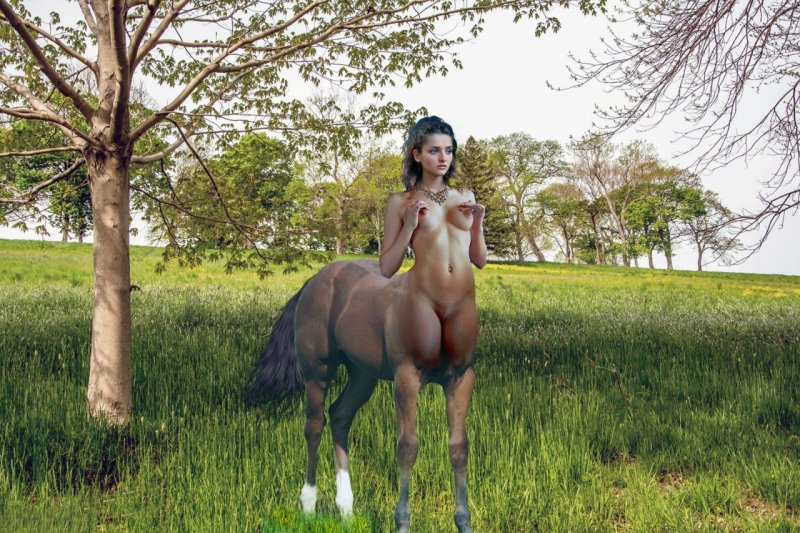 Женщина Кентавр голышом