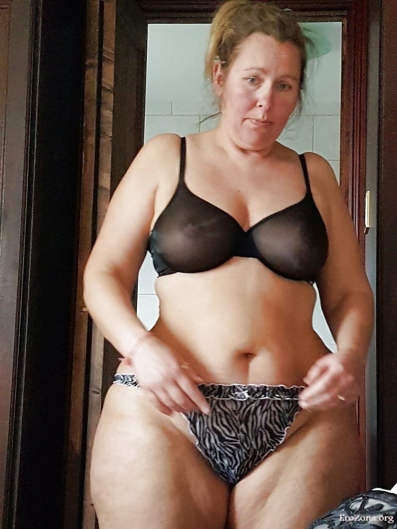 Пожилые женщины с широкими бедрами