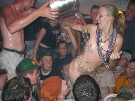 Голые телки на корпоративе