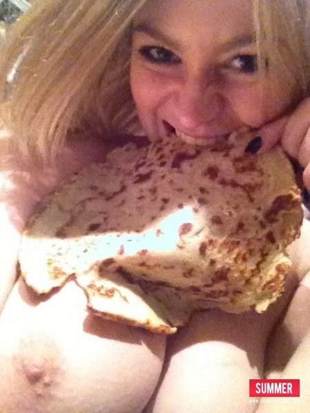 Масленица с голыми женщинами