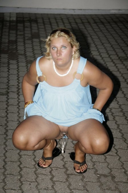 Толстушка засветила голую