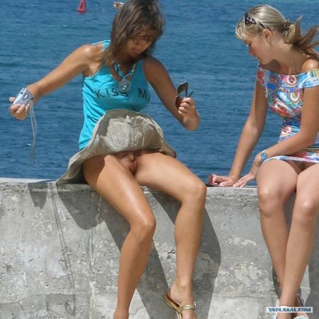 Случайно засветила трусики