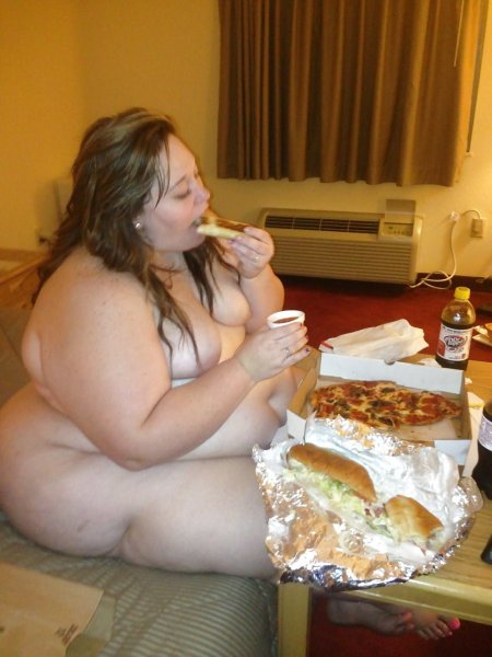 Голые толстые женщины едят