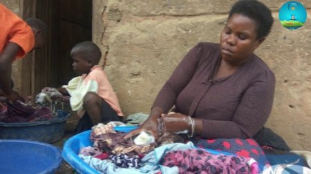 Женщина родившая 44 ребенка в Африке