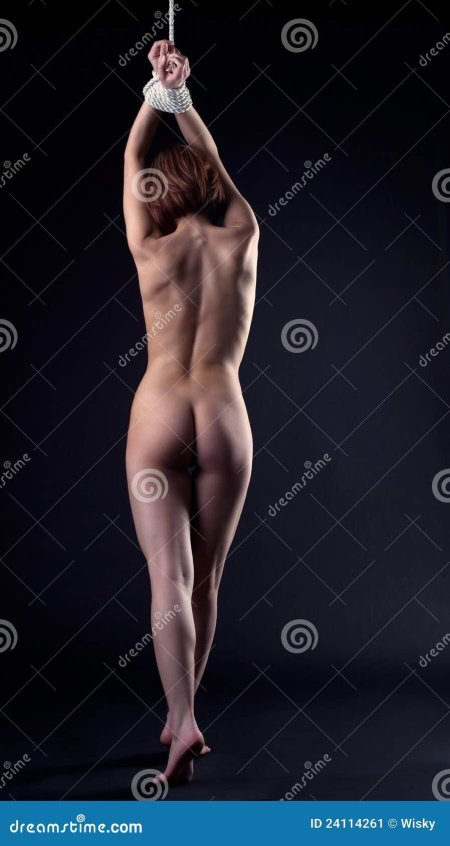 Голые связанные женщины стоя