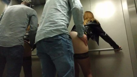 Анал с блондинкой в лифте