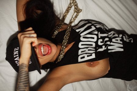 Илона Буковская топлесс