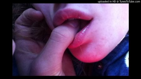 Два пальца в рот