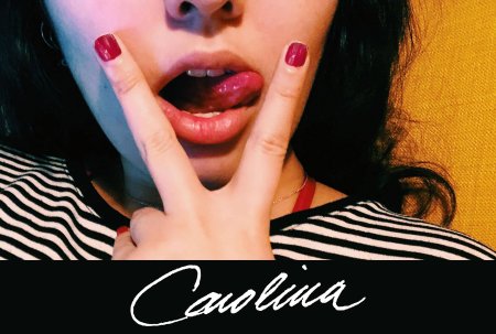 Два пальца у губ