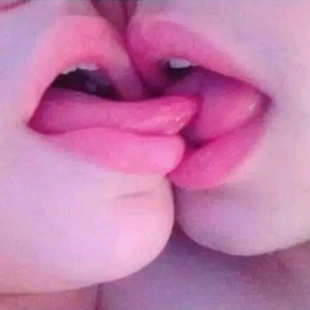 Целующие губы