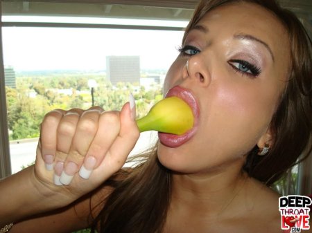 Красивые девушки с глубокой глоткой