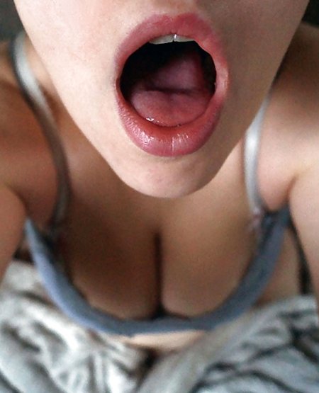 Девушки с открытыми ртами