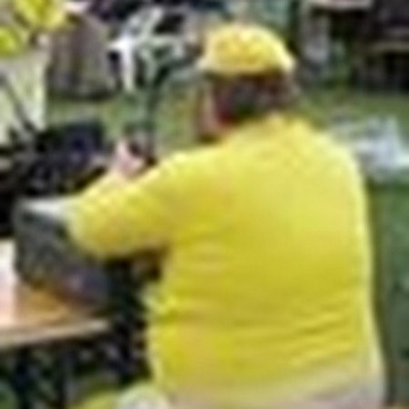 Толстые люди в смешной одежде