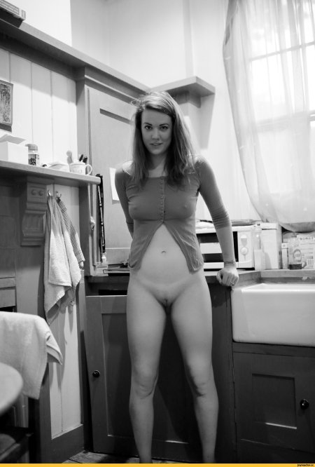 Домохозяйка с голым низом