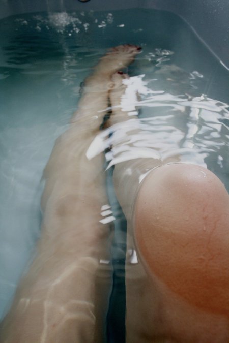 Селфи ног в ванной