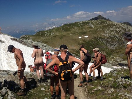 Семейный натуризм в походе