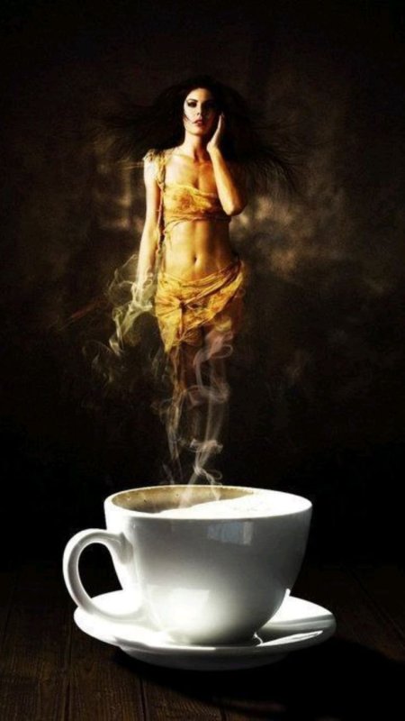 Девушка с чашкой