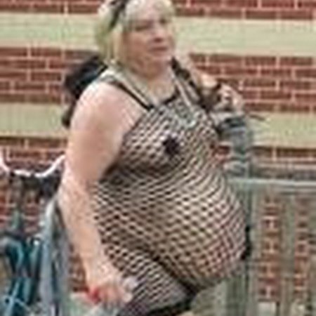 Жирная девушка в сетке