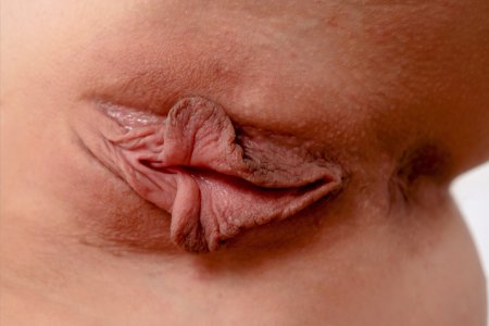 Крупные женские половые губы