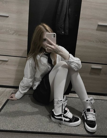 Худая девушка