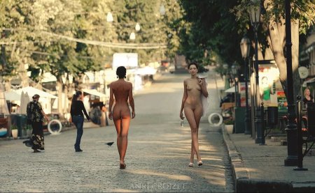 Художественное уличное ню