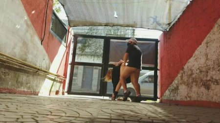 На улице порно