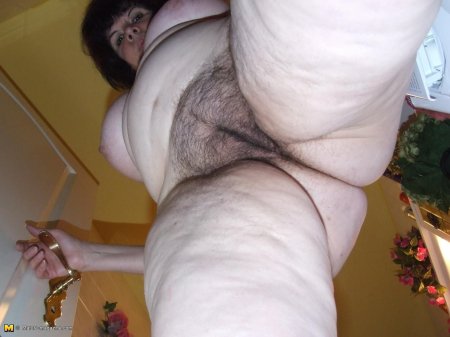 Bbw granny волосатая под юбкой