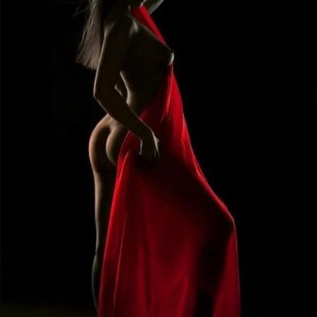 Эротические девушки в красном